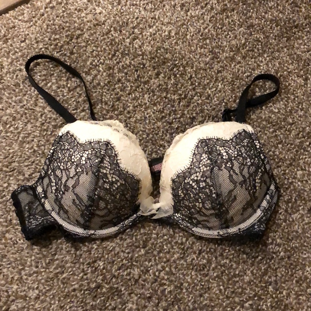 Victoria’s Secret dream angel black white lace bra